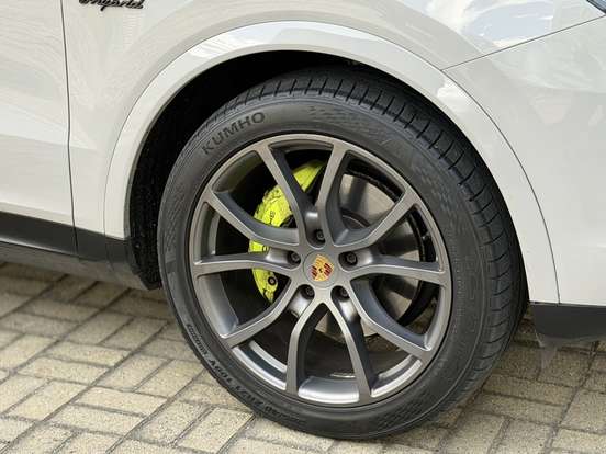 PORSCHE-CAYENNE-2021