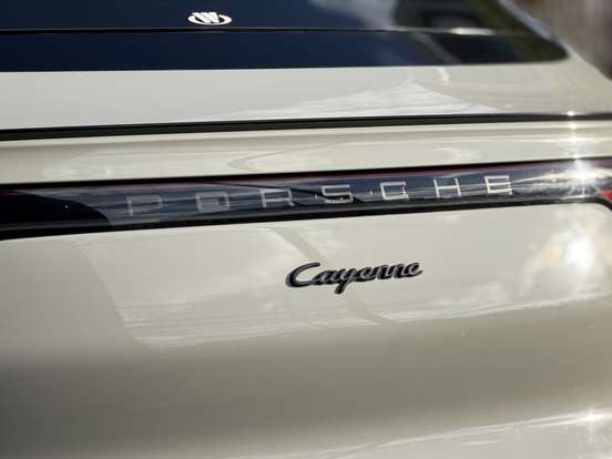 PORSCHE-CAYENNE-2021