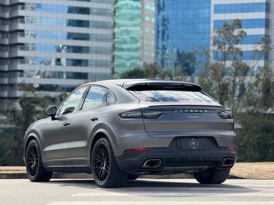 PORSCHE-CAYENNE-2021