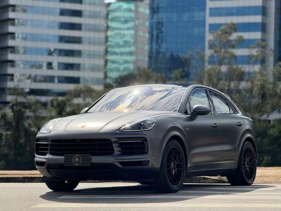 PORSCHE-CAYENNE-2021
