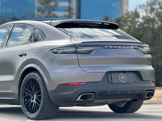 PORSCHE-CAYENNE-2021