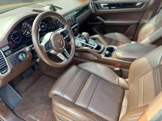 PORSCHE-CAYENNE-2021