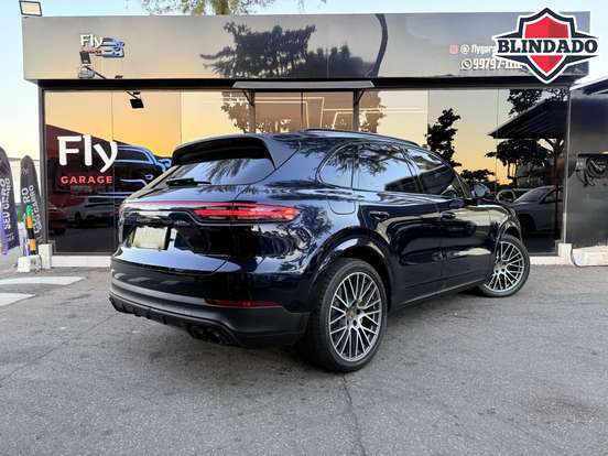 PORSCHE-CAYENNE-2022
