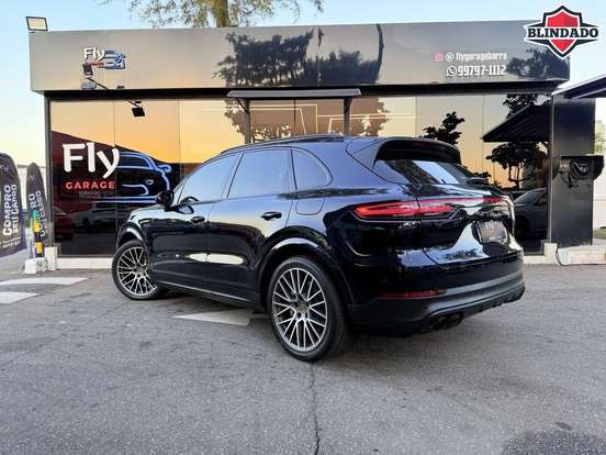 PORSCHE-CAYENNE-2022