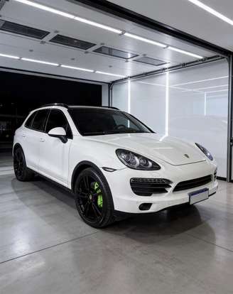 PORSCHE-CAYENNE-2011