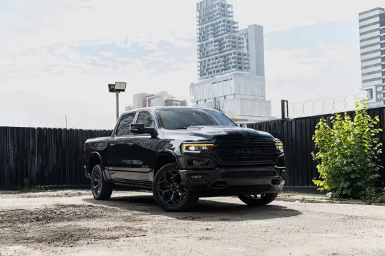 RAM 1500 5.7 V8 GASOLINA LIMITED NIGHT EDITION CD 4X4 AUTOMÁTICO
