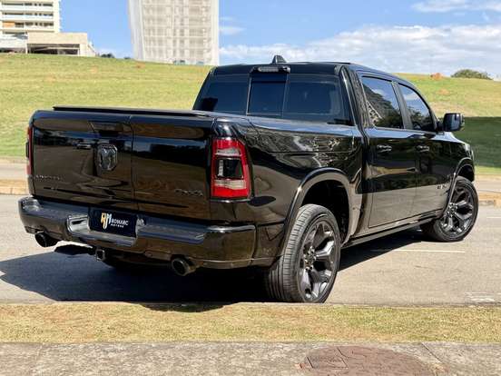 RAM-1500-5.7 V8 GASOLINA LIMITED NIGHT EDITION CD 4X4 AUTOMÁTICO RAM-1500-2023