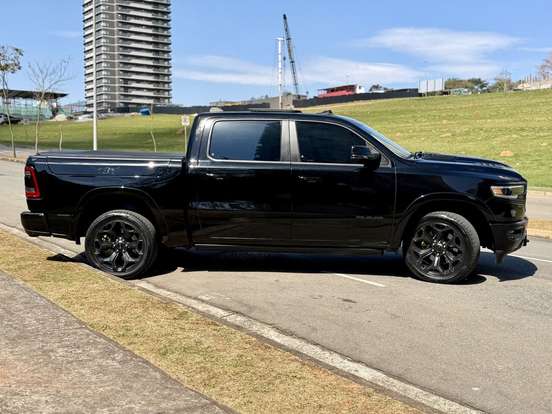RAM-1500-5.7 V8 GASOLINA LIMITED NIGHT EDITION CD 4X4 AUTOMÁTICO RAM-1500-2023