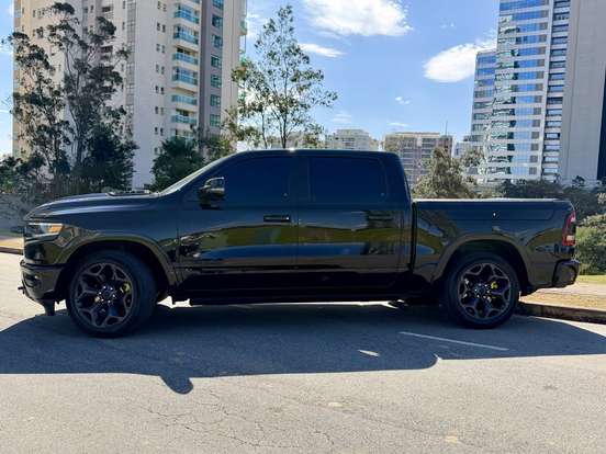 RAM-1500-5.7 V8 GASOLINA LIMITED NIGHT EDITION CD 4X4 AUTOMÁTICO RAM-1500-2023