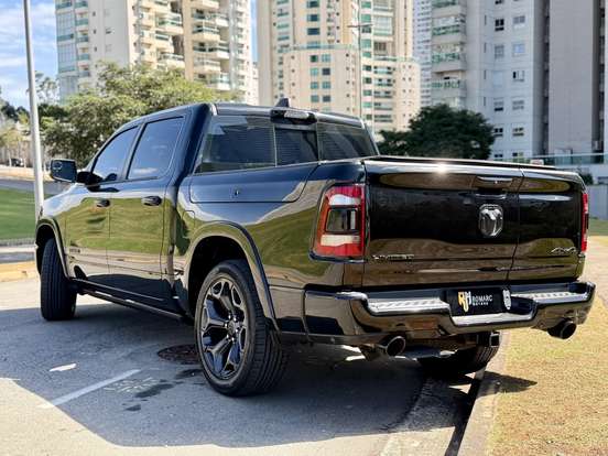 RAM-1500-5.7 V8 GASOLINA LIMITED NIGHT EDITION CD 4X4 AUTOMÁTICO RAM-1500-2023