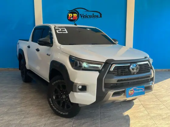 TOYOTA HILUX 2.8 D-4D TURBO DIESEL CD CONQUEST 4X4 AUTOMÁTICO TOYOTA HILUX 2.8 D-4D TURBO DIESEL CD CONQUEST 4X4 AUTOMÁTICO