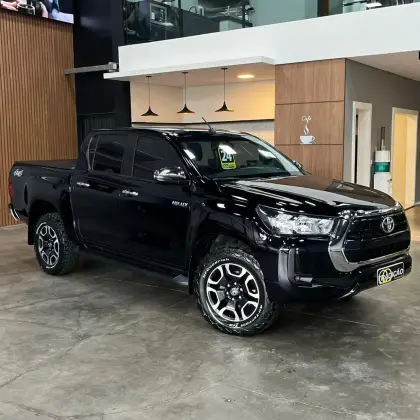 TOYOTA HILUX 2.8 D-4D TURBO DIESEL CD SRV 4X4 AUTOMÁTICO TOYOTA HILUX 2.8 D-4D TURBO DIESEL CD SRV 4X4 AUTOMÁTICO