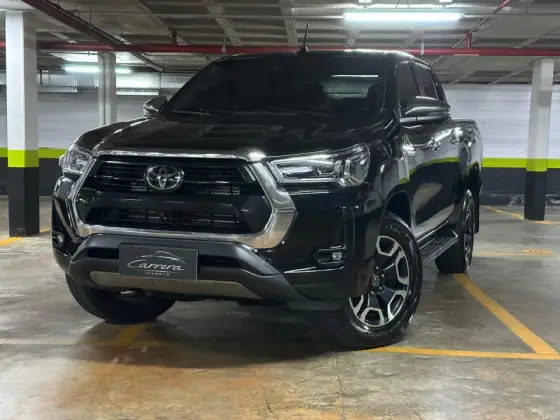TOYOTA HILUX 2.8 D-4D TURBO DIESEL CD SRX 4X4 AUTOMÁTICO TOYOTA HILUX 2.8 D-4D TURBO DIESEL CD SRX 4X4 AUTOMÁTICO