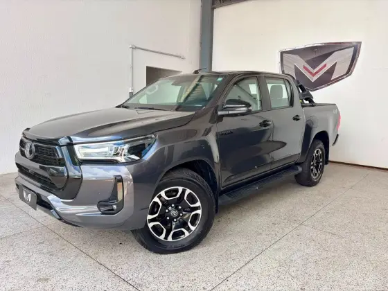 TOYOTA HILUX 2.8 D-4D TURBO DIESEL CD SRX 4X4 AUTOMÁTICO TOYOTA HILUX 2.8 D-4D TURBO DIESEL CD SRX 4X4 AUTOMÁTICO