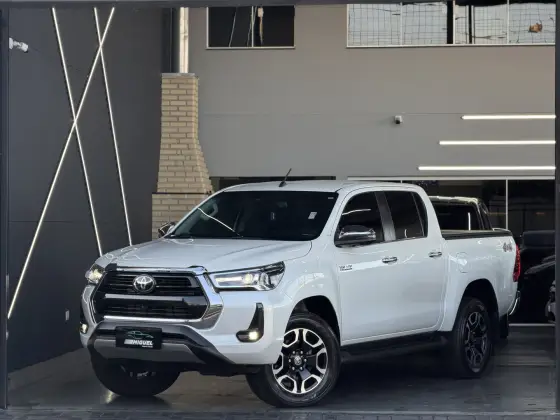 TOYOTA HILUX 2.8 D-4D TURBO DIESEL CD SRX 4X4 AUTOMÁTICO TOYOTA HILUX 2.8 D-4D TURBO DIESEL CD SRX 4X4 AUTOMÁTICO