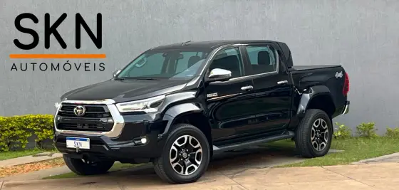 TOYOTA HILUX 2.8 D-4D TURBO DIESEL CD SRX PLUS 4X4 AUTOMÁTICO TOYOTA HILUX 2.8 D-4D TURBO DIESEL CD SRX PLUS 4X4 AUTOMÁTICO