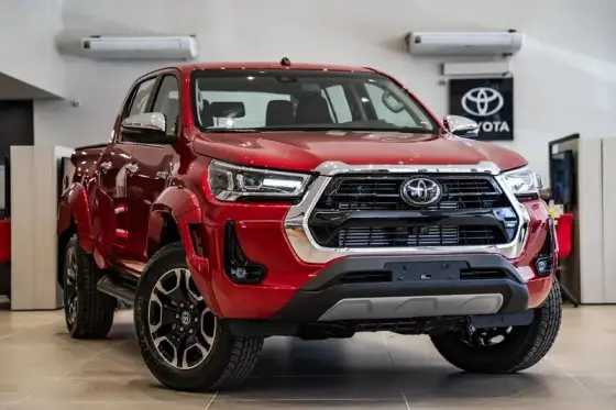 TOYOTA HILUX 2.8 D-4D TURBO DIESEL CD SRX PLUS 4X4 AUTOMÁTICO TOYOTA HILUX 2.8 D-4D TURBO DIESEL CD SRX PLUS 4X4 AUTOMÁTICO