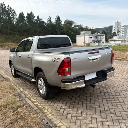 TOYOTA HILUX 2.8 SRV 4X4 CD 16V DIESEL 4P AUTOMÁTICO TOYOTA HILUX 2.8 SRV 4X4 CD 16V DIESEL 4P AUTOMÁTICO