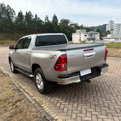 TOYOTA-HILUX-2017