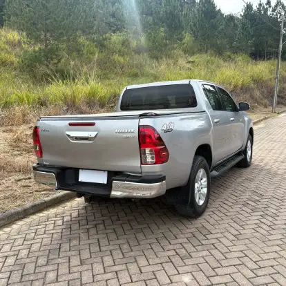 TOYOTA-HILUX-2017