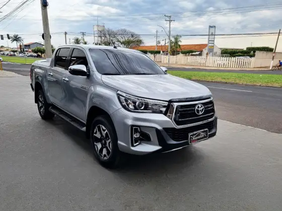 TOYOTA HILUX 2.8 SRX 4X4 CD 16V DIESEL 4P AUTOMÁTICO TOYOTA HILUX 2.8 SRX 4X4 CD 16V DIESEL 4P AUTOMÁTICO