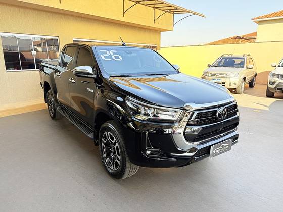 TOYOTA HILUX 2.8 D-4D TURBO DIESEL CD SRX 4X4 AUTOMÁTICO