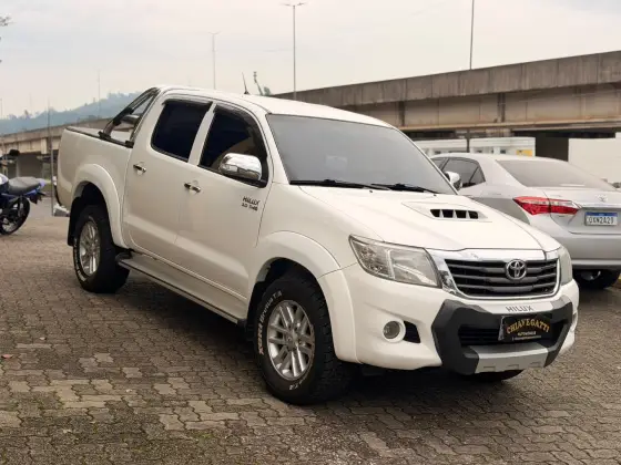 TOYOTA HILUX 3.0 SRV 4X4 CD 16V TURBO INTERCOOLER DIESEL 4P AUTOMÁTICO TOYOTA HILUX 3.0 SRV 4X4 CD 16V TURBO INTERCOOLER DIESEL 4P AUTOMÁTICO