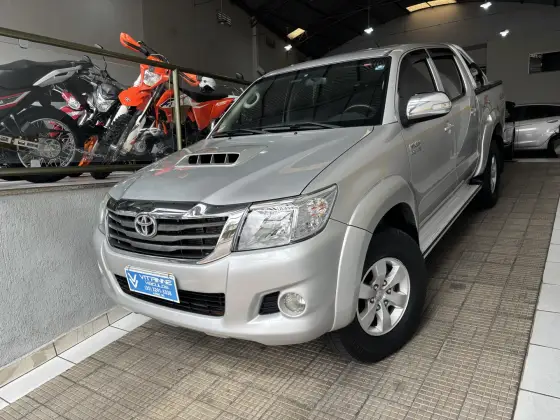 TOYOTA HILUX 3.0 SRV 4X4 CD 16V TURBO INTERCOOLER DIESEL 4P AUTOMÁTICO TOYOTA HILUX 3.0 SRV 4X4 CD 16V TURBO INTERCOOLER DIESEL 4P AUTOMÁTICO