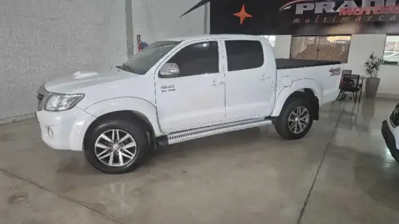 TOYOTA HILUX 3.0 SRV 4X4 CD 16V TURBO INTERCOOLER DIESEL 4P MANUAL TOYOTA HILUX 3.0 SRV 4X4 CD 16V TURBO INTERCOOLER DIESEL 4P MANUAL
