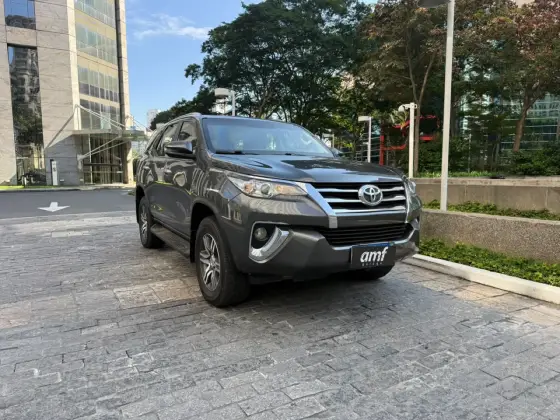 TOYOTA HILUX SW4 2.7 SRV 7 LUGARES 4X2 16V FLEX 4P AUTOMÁTICO TOYOTA HILUX SW4 2.7 SRV 7 LUGARES 4X2 16V FLEX 4P AUTOMÁTICO