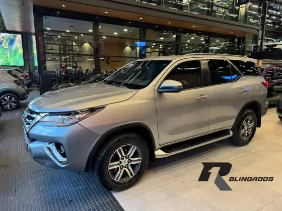 TOYOTA HILUX SW4 2.7 SRV 7 LUGARES 4X2 16V FLEX 4P AUTOMÁTICO TOYOTA HILUX SW4 2.7 SRV 7 LUGARES 4X2 16V FLEX 4P AUTOMÁTICO