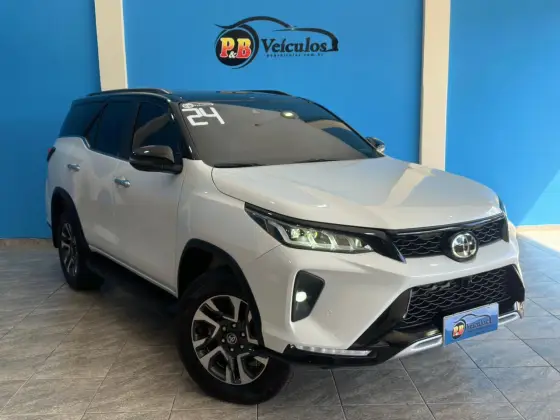 TOYOTA HILUX SW4 2.8 D-4D TURBO DIESEL DIAMOND 7L 4X4 AUTOMÁTICO
