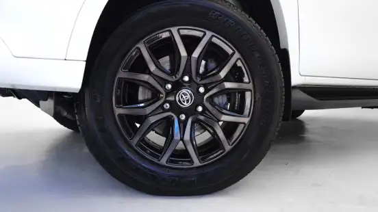 TOYOTA-HILUX SW4-2023