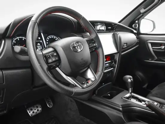 TOYOTA-HILUX SW4-2.8 D-4D TURBO DIESEL GR-S 7L 4X4 AUTOMÁTICO TOYOTA-HILUX SW4-2023