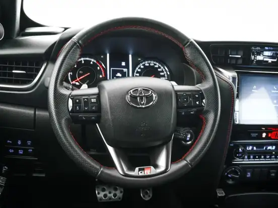 TOYOTA-HILUX SW4-2.8 D-4D TURBO DIESEL GR-S 7L 4X4 AUTOMÁTICO TOYOTA-HILUX SW4-2023