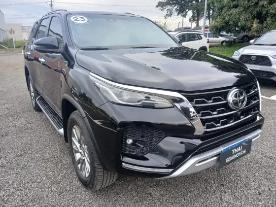TOYOTA HILUX SW4 2.8 D-4D TURBO DIESEL SRX 7L 4X4 AUTOMÁTICO TOYOTA HILUX SW4 2.8 D-4D TURBO DIESEL SRX 7L 4X4 AUTOMÁTICO