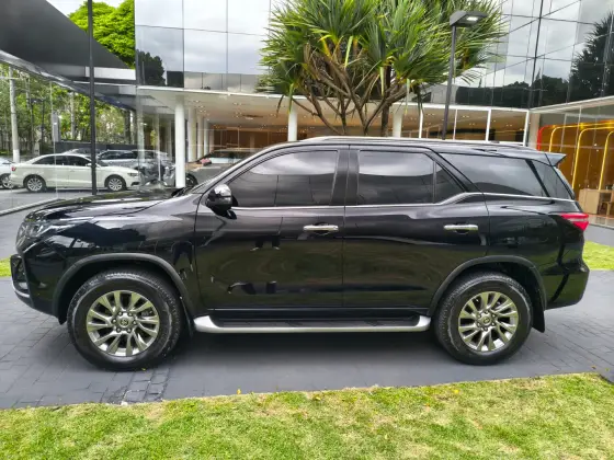 TOYOTA HILUX SW4 2.8 D-4D TURBO DIESEL SRX 7L 4X4 AUTOMÁTICO