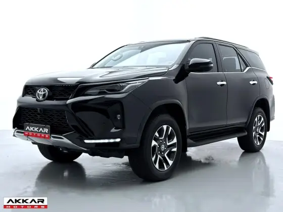 TOYOTA HILUX SW4 2.8 D-4D TURBO DIESEL SRX PLATINUM 4X4 AUTOMÁTICO TOYOTA HILUX SW4 2.8 D-4D TURBO DIESEL SRX PLATINUM 4X4 AUTOMÁTICO