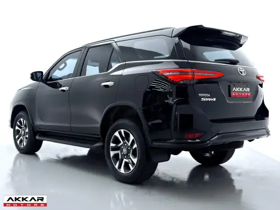 TOYOTA-HILUX SW4-2024