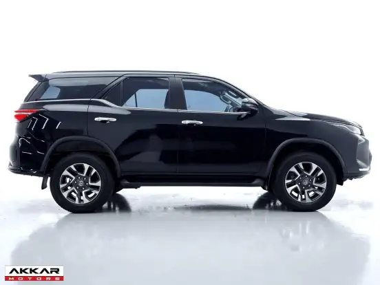 TOYOTA-HILUX SW4-2024