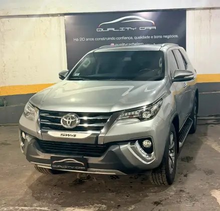 TOYOTA HILUX SW4 2.8 SRX 4X4 16V TURBO INTERCOOLER DIESEL 4P AUTOMÁTICO TOYOTA HILUX SW4 2.8 SRX 4X4 16V TURBO INTERCOOLER DIESEL 4P AUTOMÁTICO