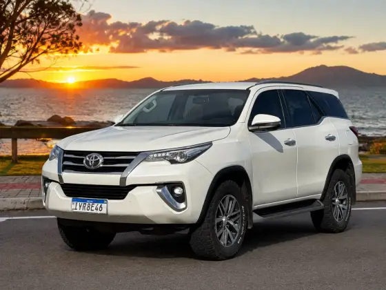 TOYOTA HILUX SW4 2.8 SRX 4X4 16V TURBO INTERCOOLER DIESEL 4P AUTOMÁTICO TOYOTA HILUX SW4 2.8 SRX 4X4 16V TURBO INTERCOOLER DIESEL 4P AUTOMÁTICO