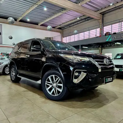 TOYOTA HILUX SW4 2.8 SRX 4X4 7 LUGARES 16V TURBO INTERCOOLER DIESEL 4P AUTOMÁTICO TOYOTA HILUX SW4 2.8 SRX 4X4 7 LUGARES 16V TURBO INTERCOOLER DIESEL 4P AUTOMÁTICO