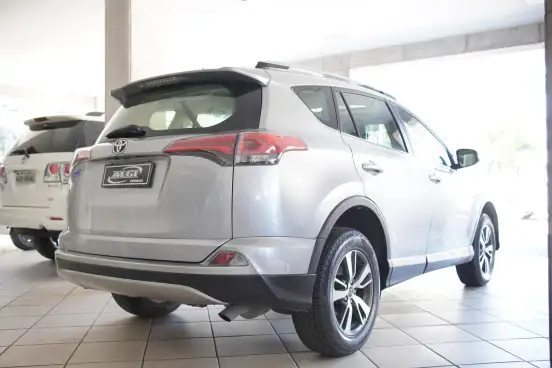 TOYOTA-RAV4-2018