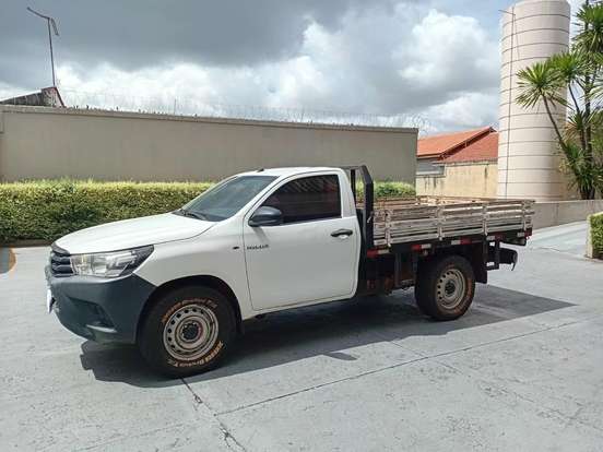 TOYOTA-HILUX-2019