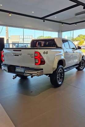 TOYOTA-HILUX-2.8 D-4D TURBO DIESEL CD SRX PLUS 4X4 AUTOMÁTICO TOYOTA-HILUX-2024
