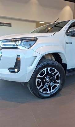 TOYOTA-HILUX-2.8 D-4D TURBO DIESEL CD SRX PLUS 4X4 AUTOMÁTICO TOYOTA-HILUX-2024