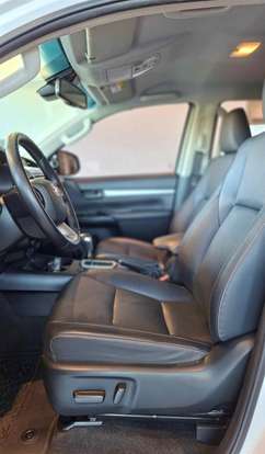 TOYOTA-HILUX-2.8 D-4D TURBO DIESEL CD SRX PLUS 4X4 AUTOMÁTICO TOYOTA-HILUX-2024