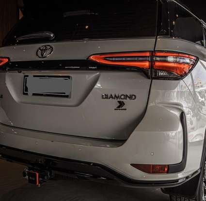 TOYOTA-HILUX SW4-2023
