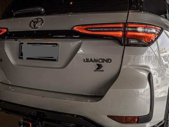 TOYOTA-HILUX SW4-2.8 D-4D TURBO DIESEL DIAMOND 7L 4X4 AUTOMÁTICO TOYOTA-HILUX SW4-2023